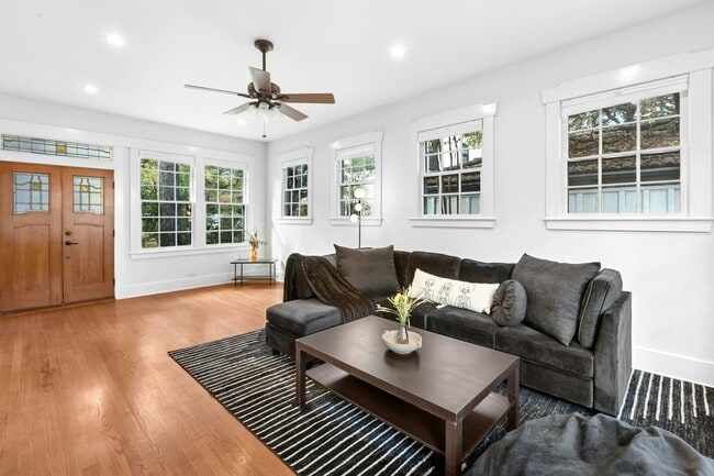 Building Photo - 1206 W 22 1/2 St