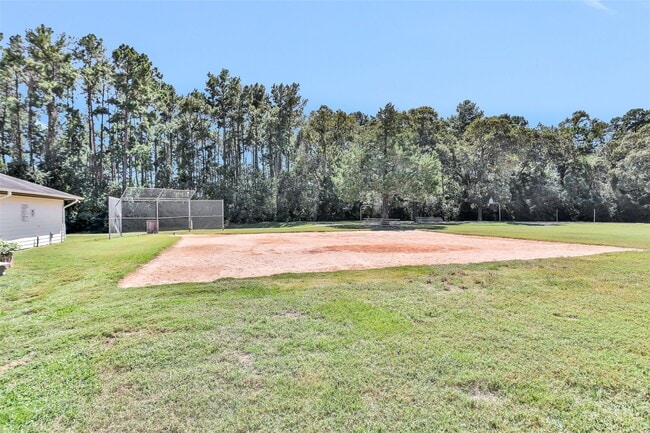 Building Photo - 36 April Point Dr N