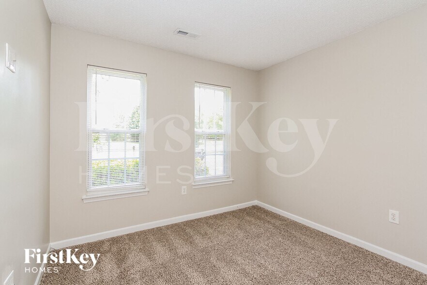 Building Photo - 11718 Black Maple Ave