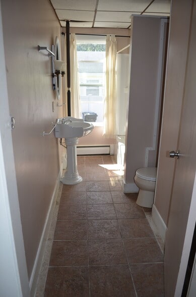 Building Photo - 10 Harborview Ave