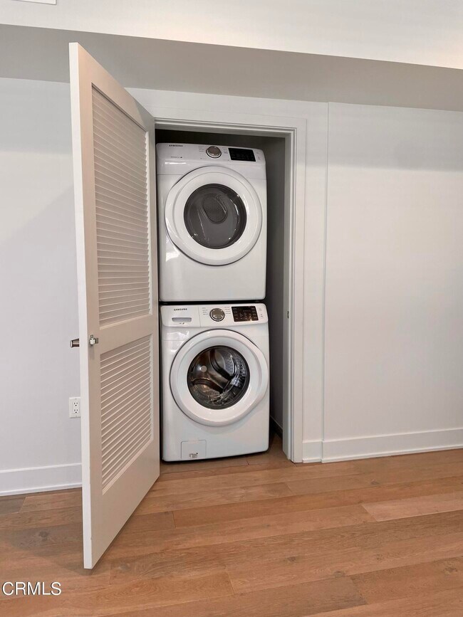 Building Photo - 137 S Wilson Ave