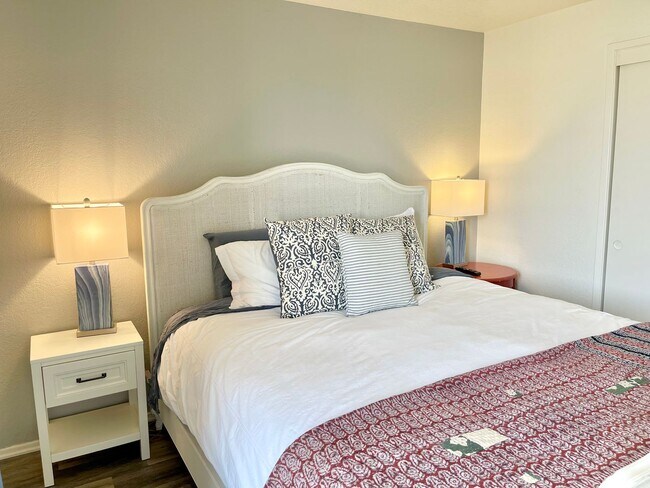 Building Photo - 4025 Ocean- MFR