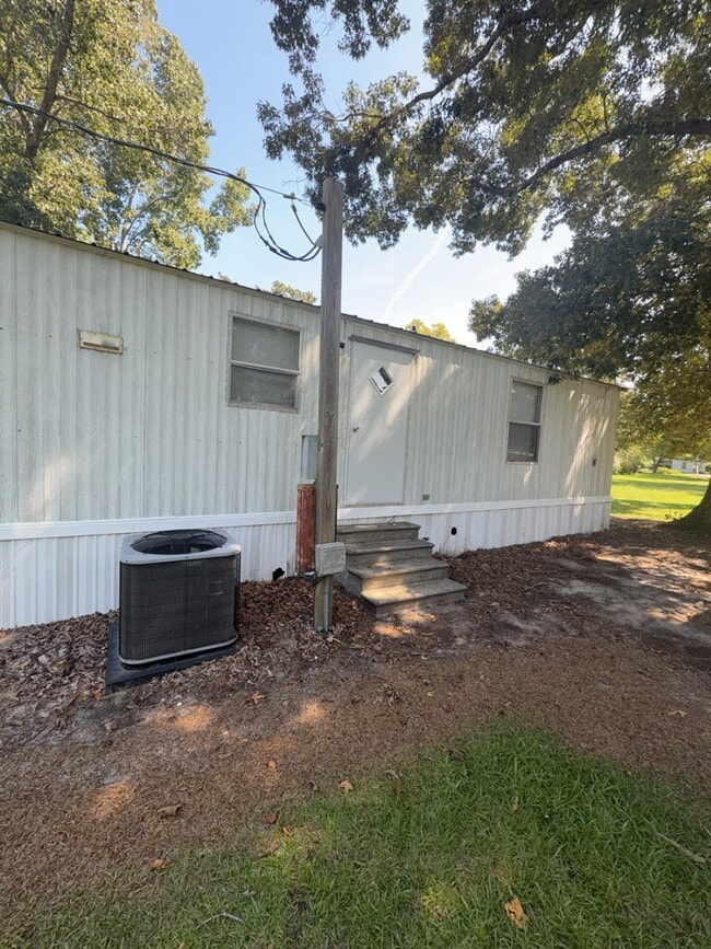 Building Photo - Charming 2 Bedroom Mobile Home