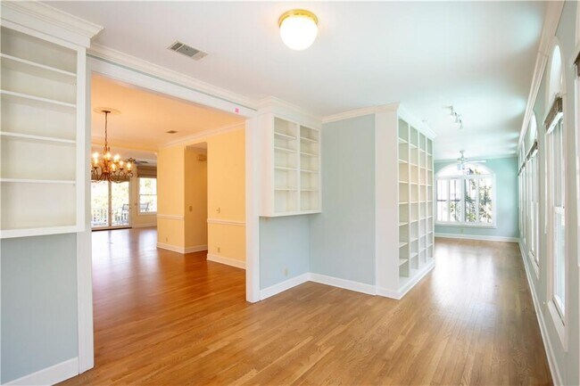 Building Photo - 105 Strachan Ln