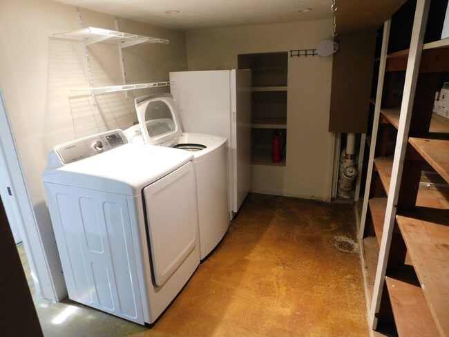 Building Photo - LARGE 3 bed 2 bath home in downtown GJ!!!!