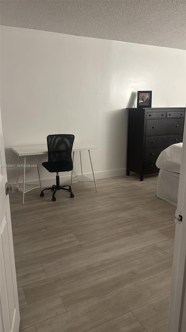 Building Photo - 8897 Fontainebleau Blvd