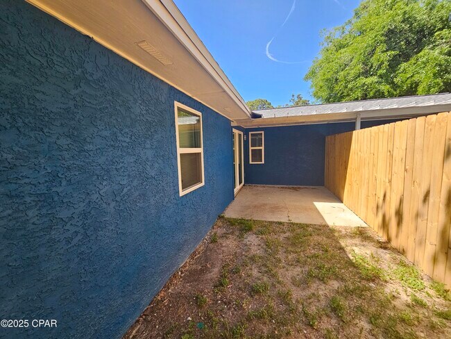 Building Photo - 1510 Arthur Ave