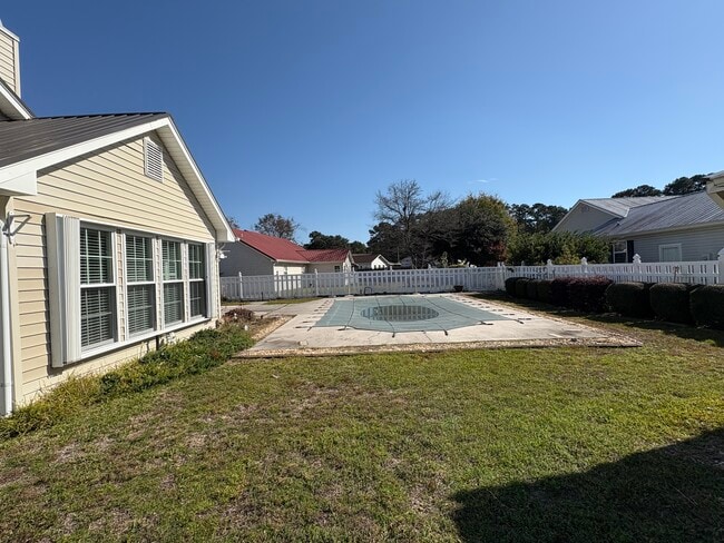 Building Photo - 886 Castlewood Dr