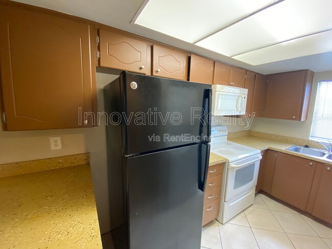 Building Photo - 623 E San Sebastian Ct