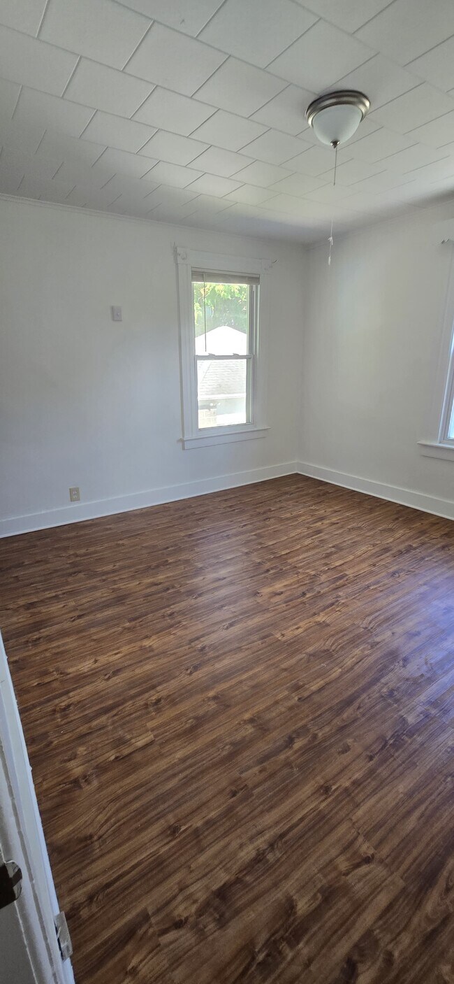 Building Photo - 214 N State St