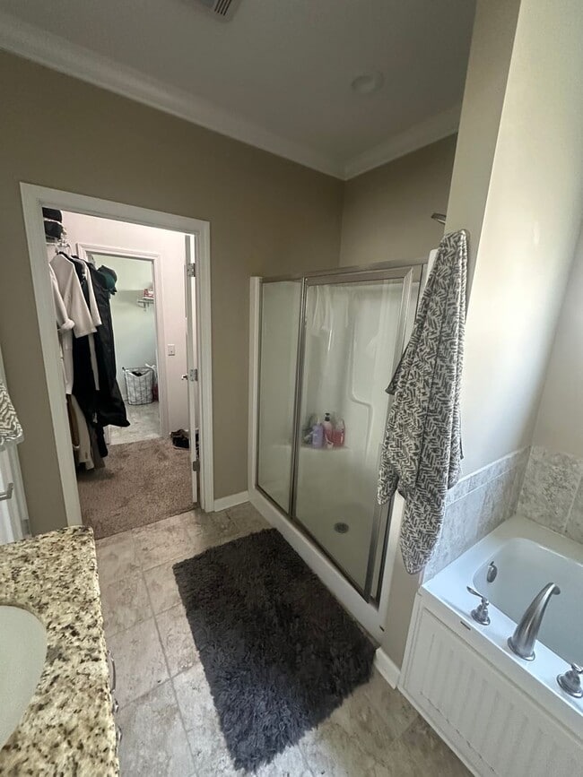 Building Photo - Beautiful 3 BR 2.5 Bath home with bonus room