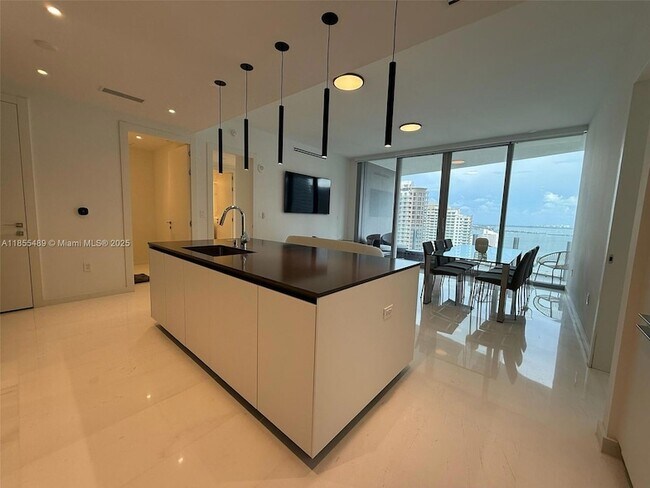 Building Photo - 300 Biscayne Blvd Way