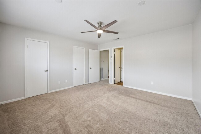 Building Photo - 10345 Longmont Dr