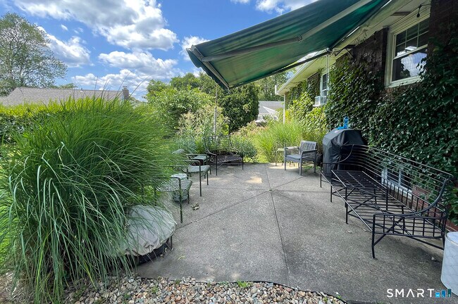 Building Photo - 83 Quinlan Ave