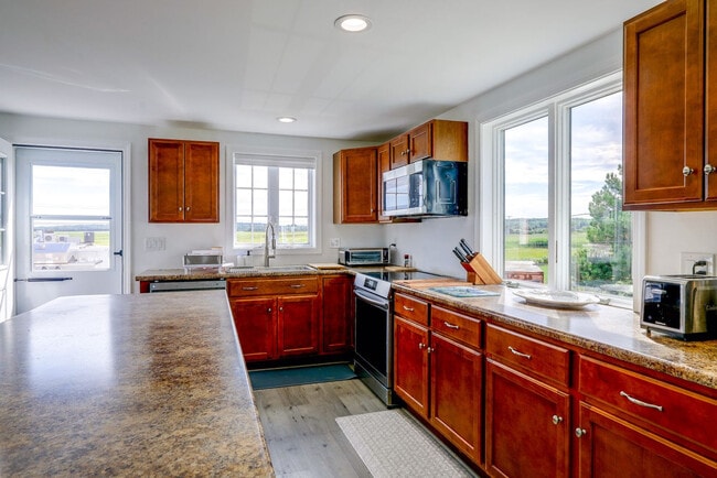 Building Photo - 53 Plum Island Turnpike