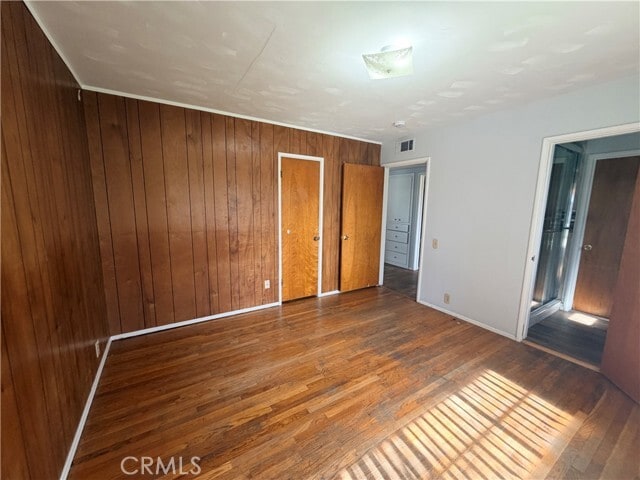 Building Photo - 323 E Holly St