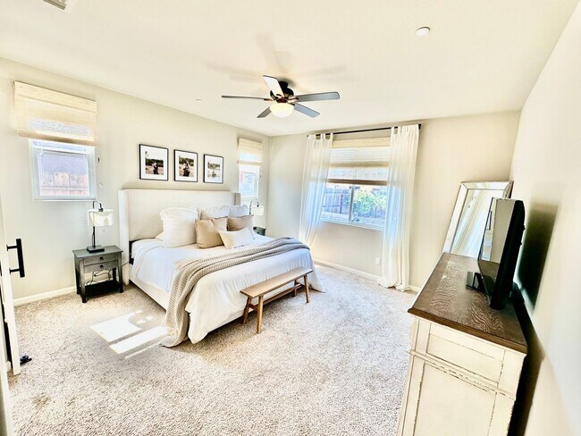 Building Photo - North Clovis 3/3 with Bonus Room and Pool