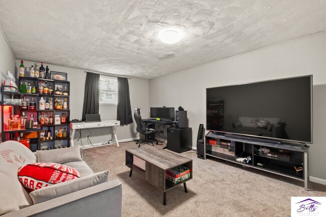 Building Photo - OPEN HOUSE MAY 9, 2025 3PM-4PM