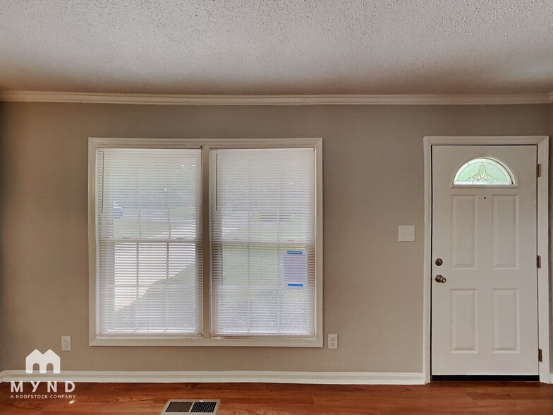 Building Photo - 300 Anne Ave