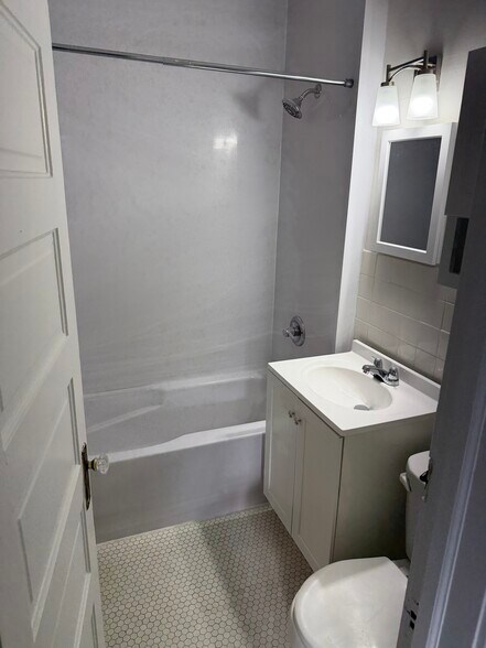 Building Photo - 3224 Irving Ave S