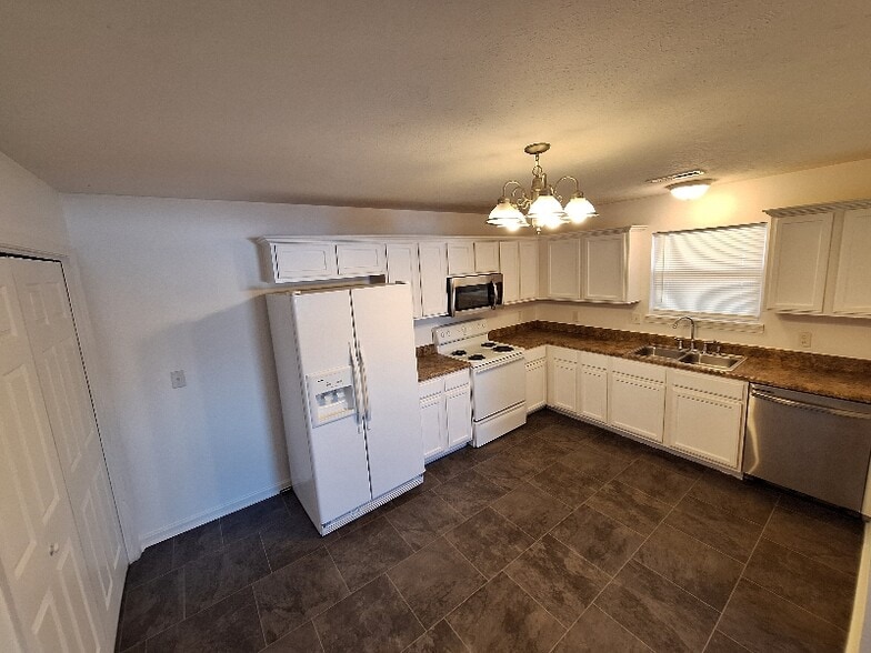 Building Photo - 2078 Bird Rd