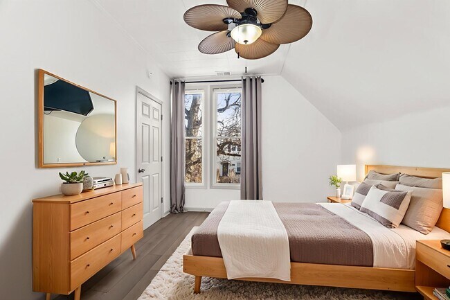 Building Photo - 2846 N Troy St