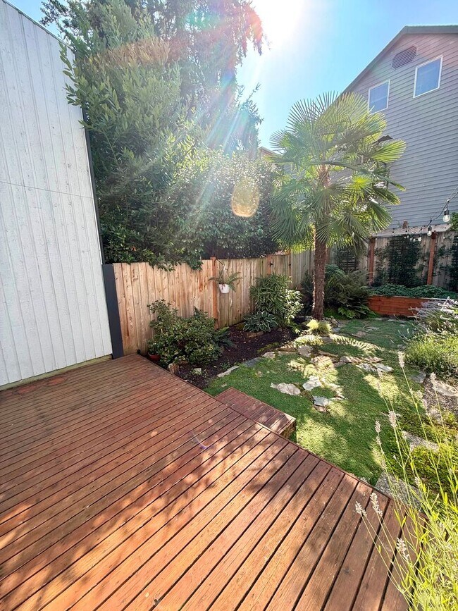 Building Photo - 8833 A Midvale Ave N