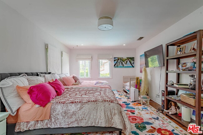 Building Photo - 508 N Canon Dr