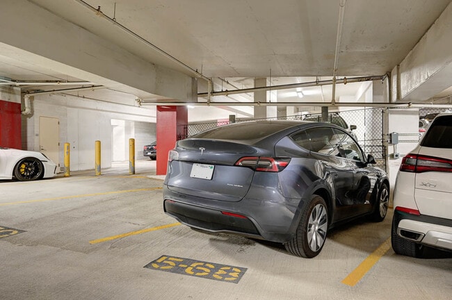 Building Photo - 130 N Garland Ct