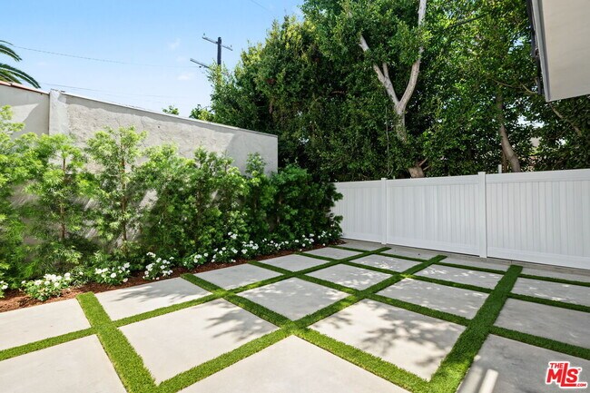 Building Photo - 5841 Whitworth Dr