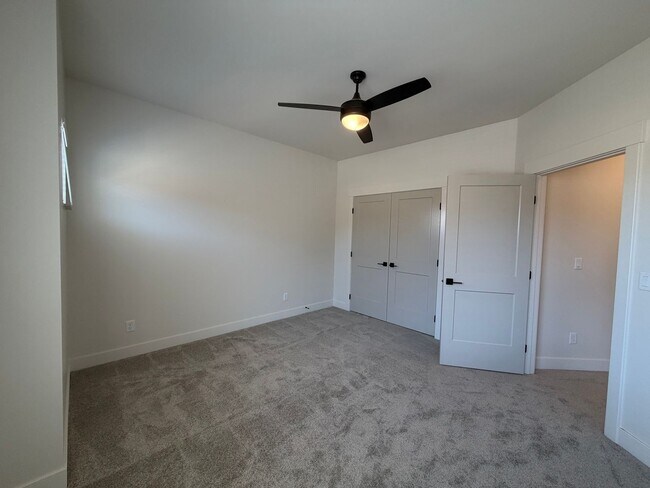 Building Photo - BRAND NEW TOWNHOME FOR RENT BY CRIMSON CLIFFS!