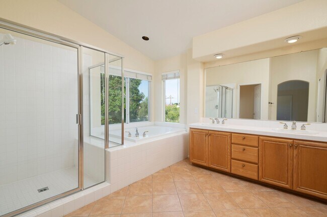 Building Photo - 3829 Via Del Rancho