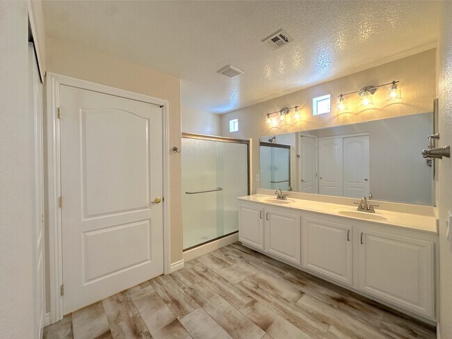Building Photo - 9221 Candilela Ct