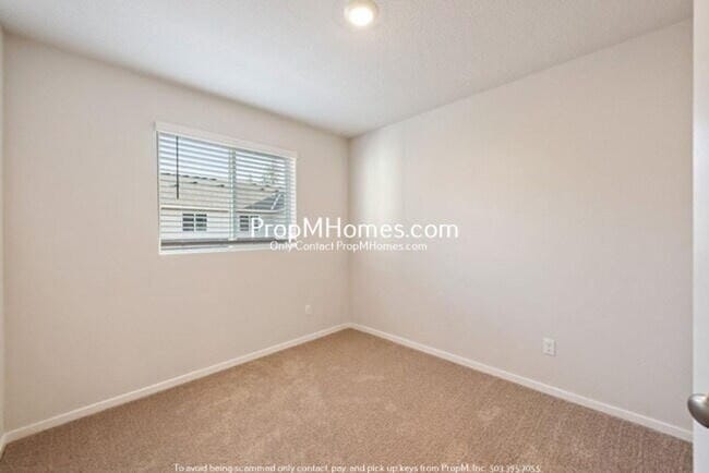 Building Photo - 884 N 18th Ave