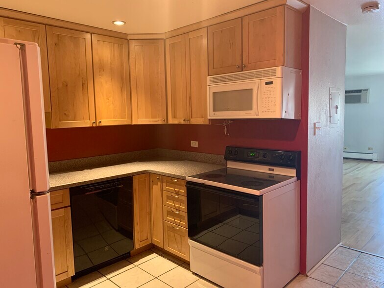 Building Photo - 65 Clarkson St