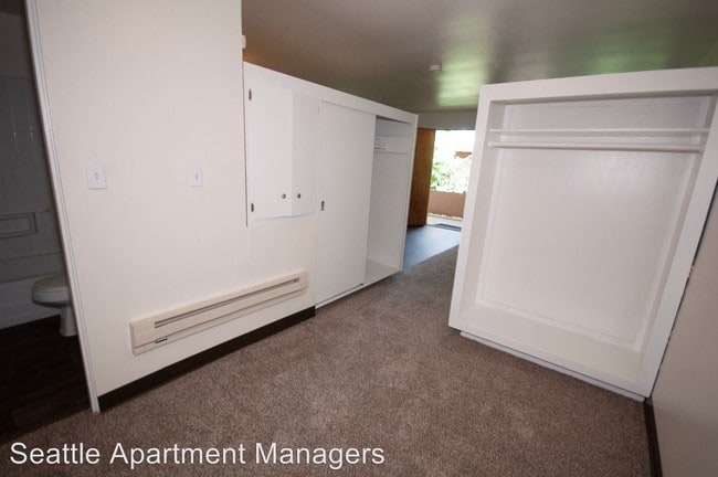 Building Photo - 5616 University Way