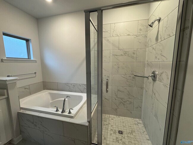 Building Photo - 207 Stockyard Cir