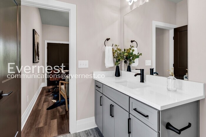 Building Photo - 1084 Noble Lp