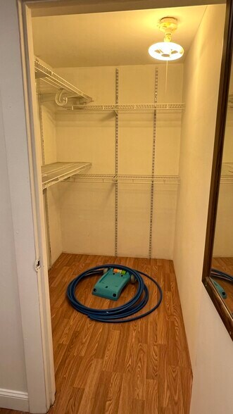 Building Photo - 102 Hillside Rd