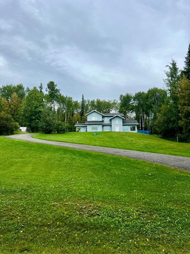 Building Photo - Spacious 3BR/2.5BA Fairbanks Home – Garage...