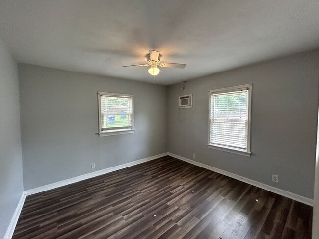 Building Photo - 215 Greenleaf St SW