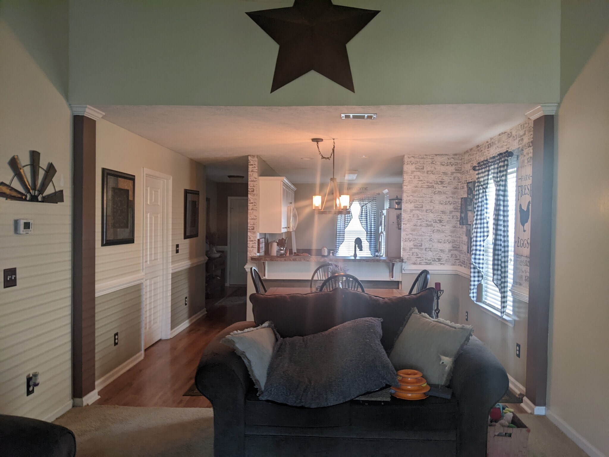 Building Photo - 230 Sunview Dr