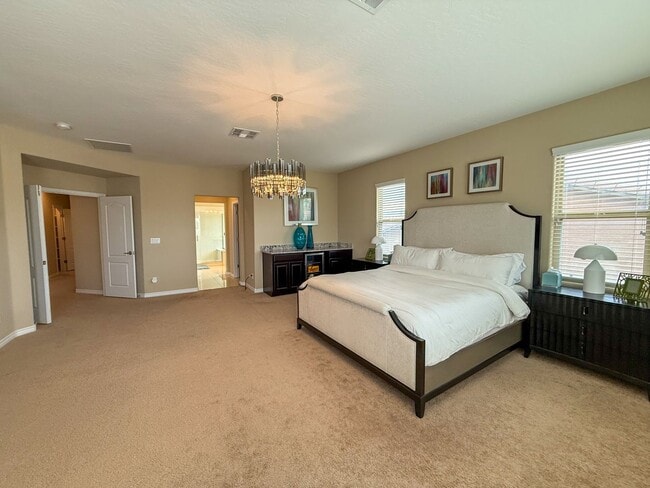 Building Photo - Luxury 6/BD 4.5/BA Large Furnished Home with Dual Primary Suites in Gated Community