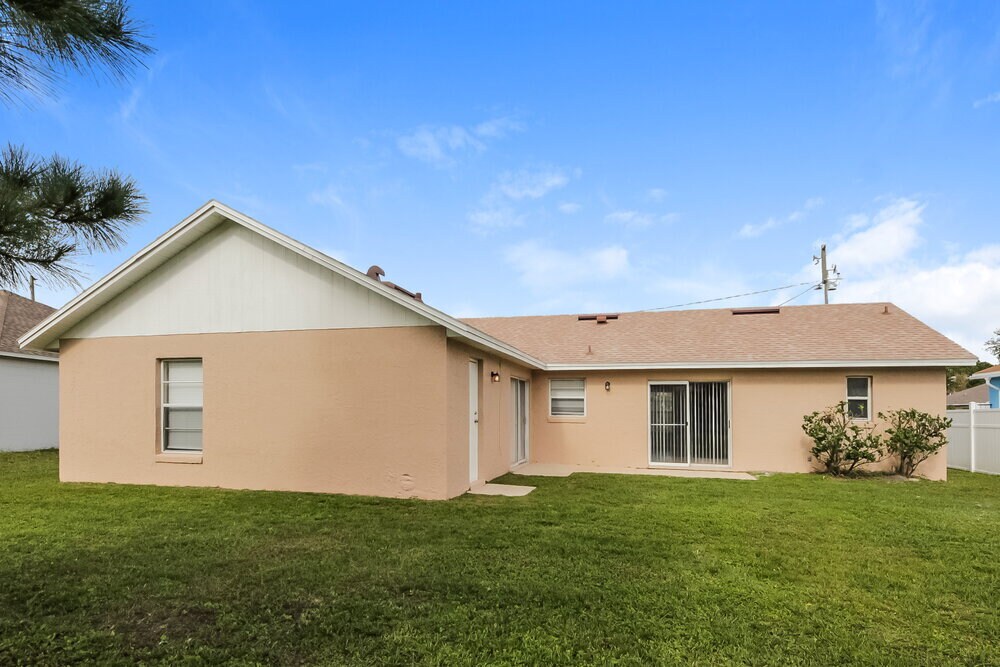 Building Photo - 212 Great Yarmouth Ct