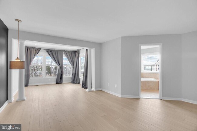 Building Photo - 42598 Chisholm Dr