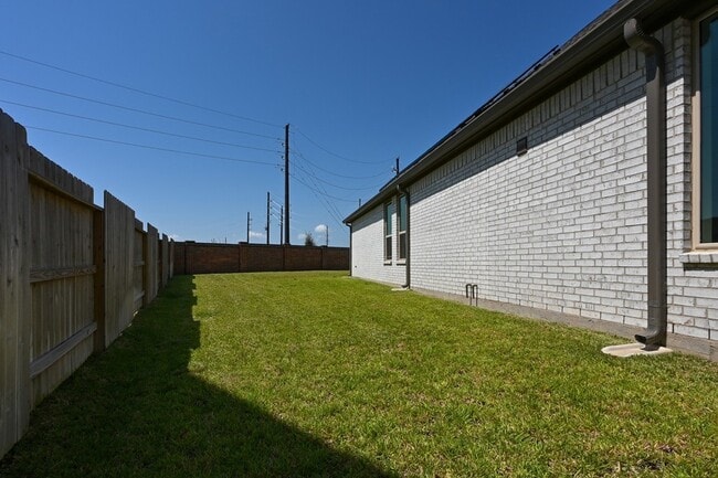 Building Photo - 3057 Pensacola Dr