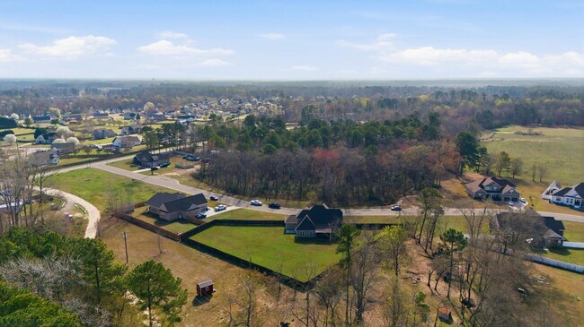 Building Photo - 206 Leland Ln