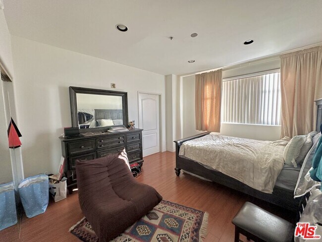 Building Photo - 1132 S Shenandoah St