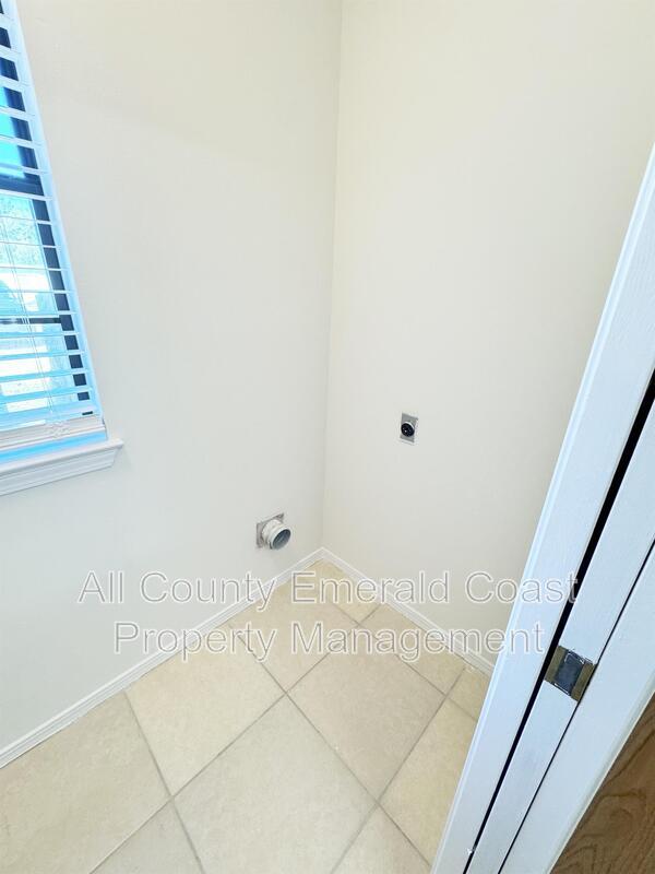 Building Photo - 875 Fairview Dr