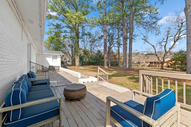 Building Photo - 8009 Whitesburg Dr